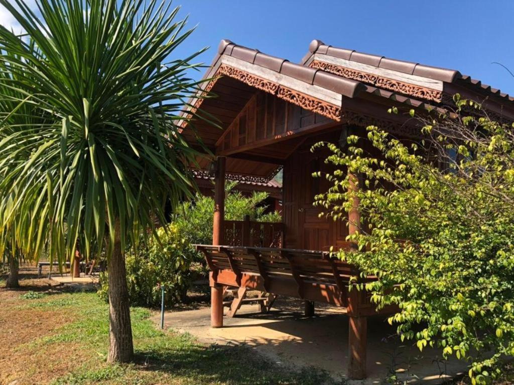 Nai Khun Khao Resort Chiang Mai Bagian luar foto